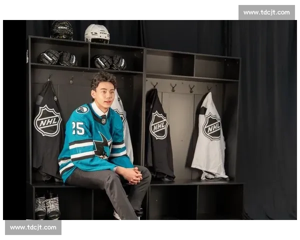 中国冰球里程碑:18 岁王浩西 NHL 第 33 顺位创亚洲纪录 中国冰球里程碑:18 岁王浩西 NHL 第 33 顺位创亚洲纪录