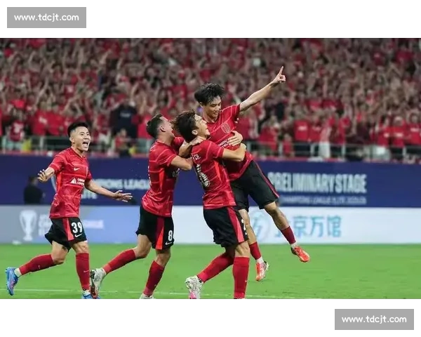 成都亚冠首秀 3-0 横扫曼谷联！费利佩双响杨明洋破历史，罗慕洛替补造两球