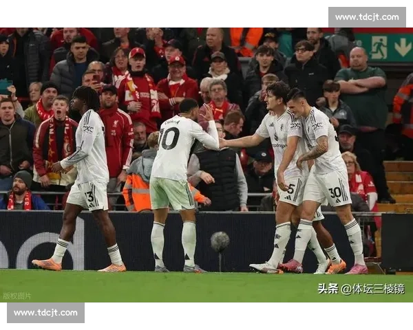 曼城 12 年老臣首盼母队输球:沙特新王的野心与足球的纯粹对决 曼城 12 年老臣首盼母队输球:沙特新王的野心与足球的纯粹对决