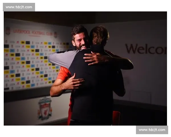 阿利松妻子术后报平安，利物浦门神返巴西照料家人